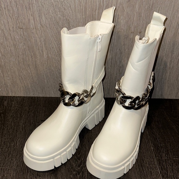 Dollskill WHITE CAUSE YOU'RE WILD ANKLE BOOTS